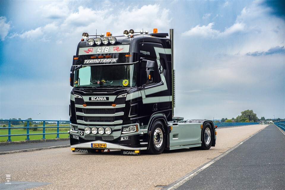 Persoonlijke Scania 660R V8 voor STB a/s ThermoTrafik